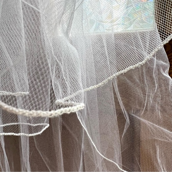 Vintage Faux Pearl Wedding Veil - Picture 6 of 8